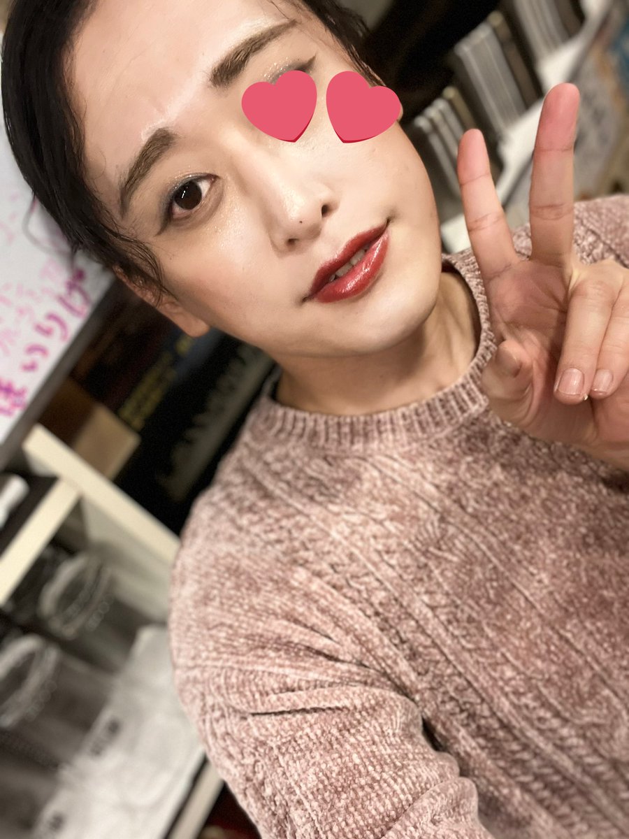 Cassandraおーぷんッ‼️おーぷんッ‼️
あきこ⭕️＆れいちゃんがお待ちしてまーす

18㈭ゲス嬢にバッキー参戦‼️

そして‼️いよいよ今週19㈮、20㈯はCassandra9周年祭です‼️👏🍰
#新世界
#スナック
#カラオケスナック
#女装
#女装男子
#焼酎
#果実酒
#日本酒