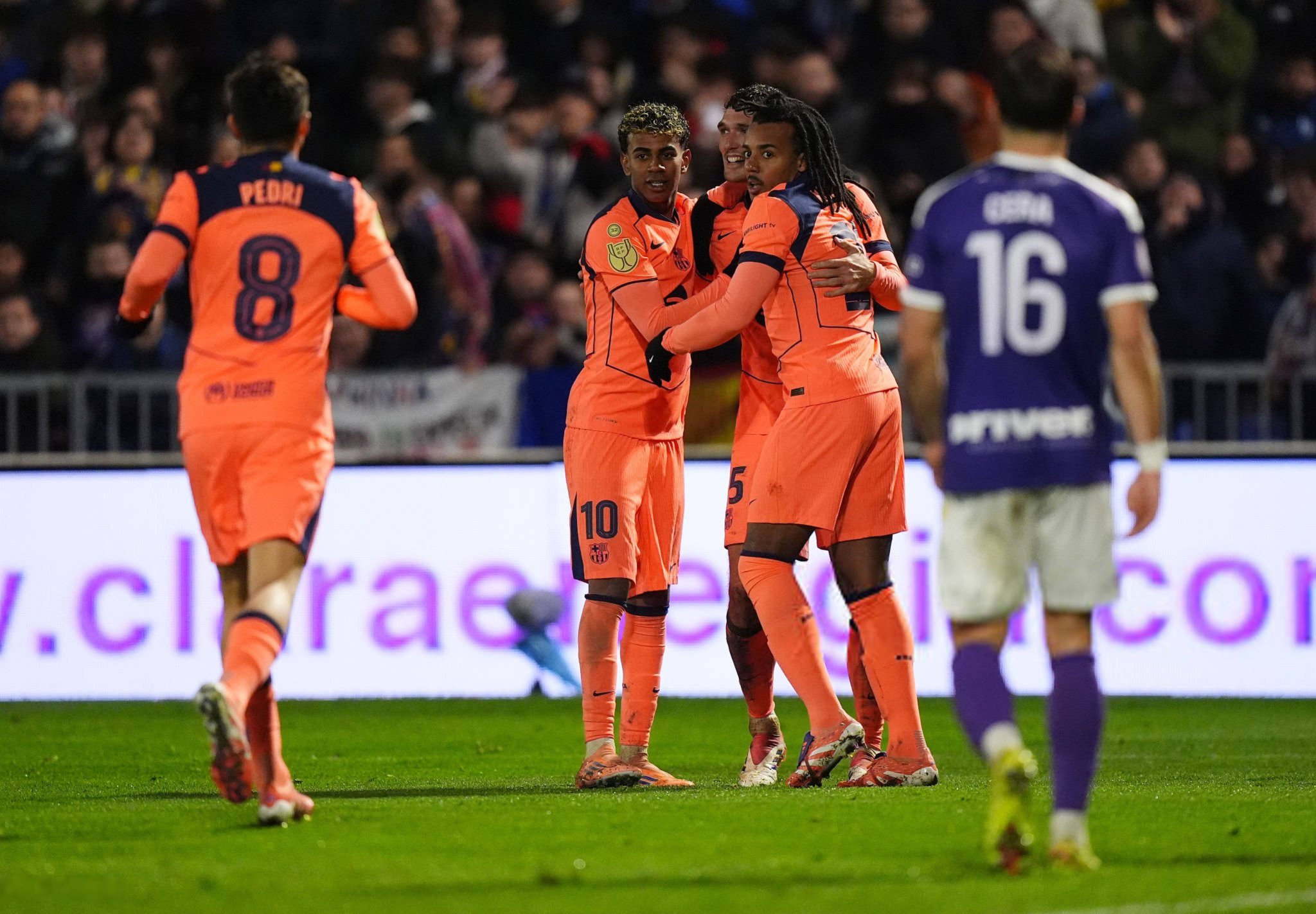 برشلونة يبلغ ثمن نهائي كأس ملك إسبانيا بفوزه على غوادالاخار 2 - 0 