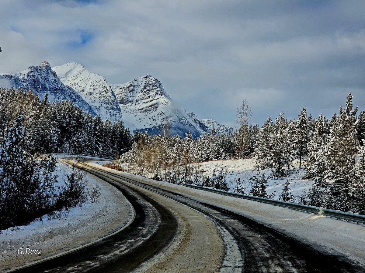 beesley_gillian's tweet photo. Wherever Wednesday's winding road leads you, make the best day you can. Take care and stay kind. #mountainscalling https://t.co/8sNLuzf2UN