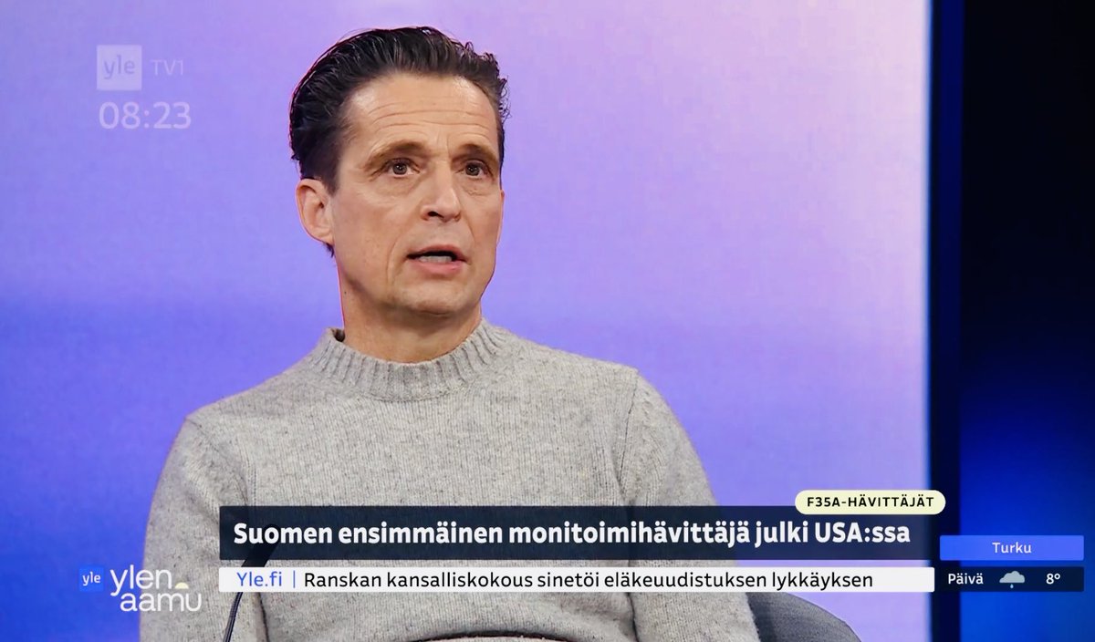 Ylen aamussa hävittäjälentäjä, evl (evp), fil.tri Heikki Mansikka eritteli erilaisia drooneja: ”…sitten on suuret droonit, joita Ukraina käyttää strategisiin kohteisiin ja Venäjä lastentarhoihin…”

Sattuvasti määritelty.