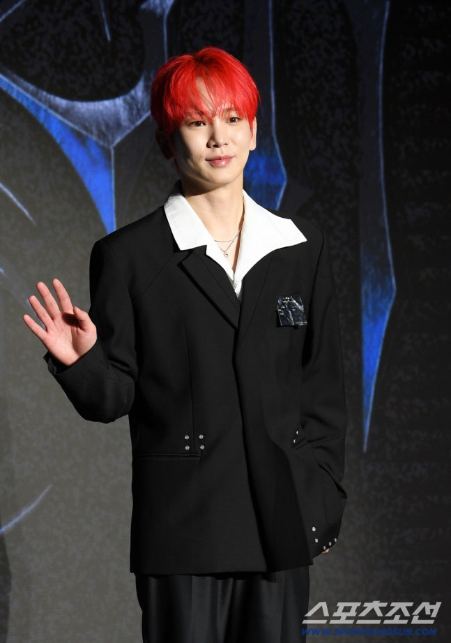 kpopers_family's tweet photo. SM Entertainment release official statement regarding SHINee Key relation of 'Doctor Auntie' Ms. Lee, who recently under controversy such as illegal medical treatment related to Park Narae

SM stated Key first known Ms Lee as doctor and visit hospital she work upon acquaintance recommendation, he continued to receive treatment at hospital, and when hospital visit was difficult, he received treatment at home on several occasions. As he know her as doctor, he didn't think that home treatment would be a problem.

Also add Key is very confused & deeply reflects on his ignorance after realizing Ms Lee is not a doctor due to recent controversy over her medical license

Key recognized the seriousness of this matter & decided to step down from current schedule and programs he is currently appearing

https://t.co/09dWDaQ7tA