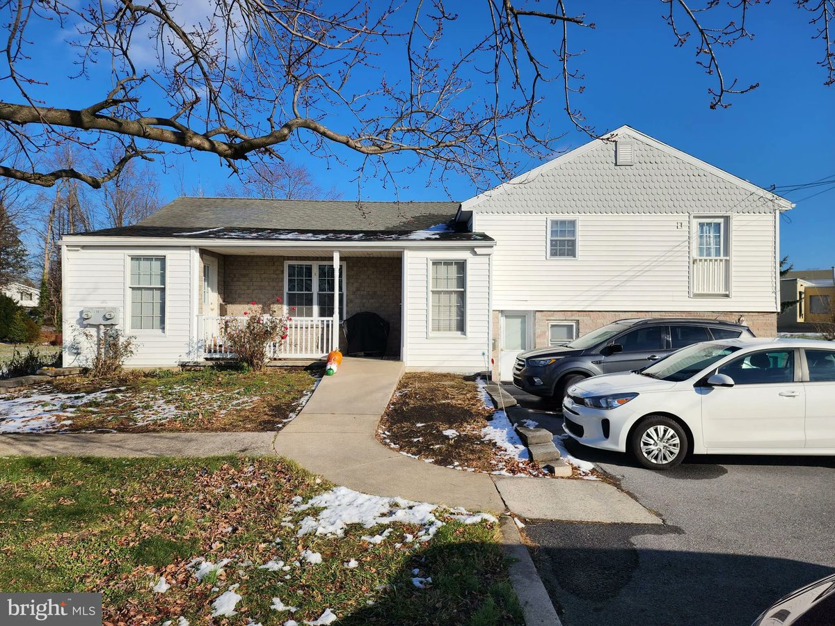 BHHSGuru's tweet photo. 39 Williamson Avenue, Greencastle, PA, 17225
7 bed | 4850 Sq. Ft.
Active | 450000
https://t.co/wUzyhVx0Ch
This property is could possibly be attractive to a multi-generational Buyer(s) or a Buyer who could live in 1 of the 4 units and have the other 3 units cover most of if... https://t.co/08w4ZMAFh1