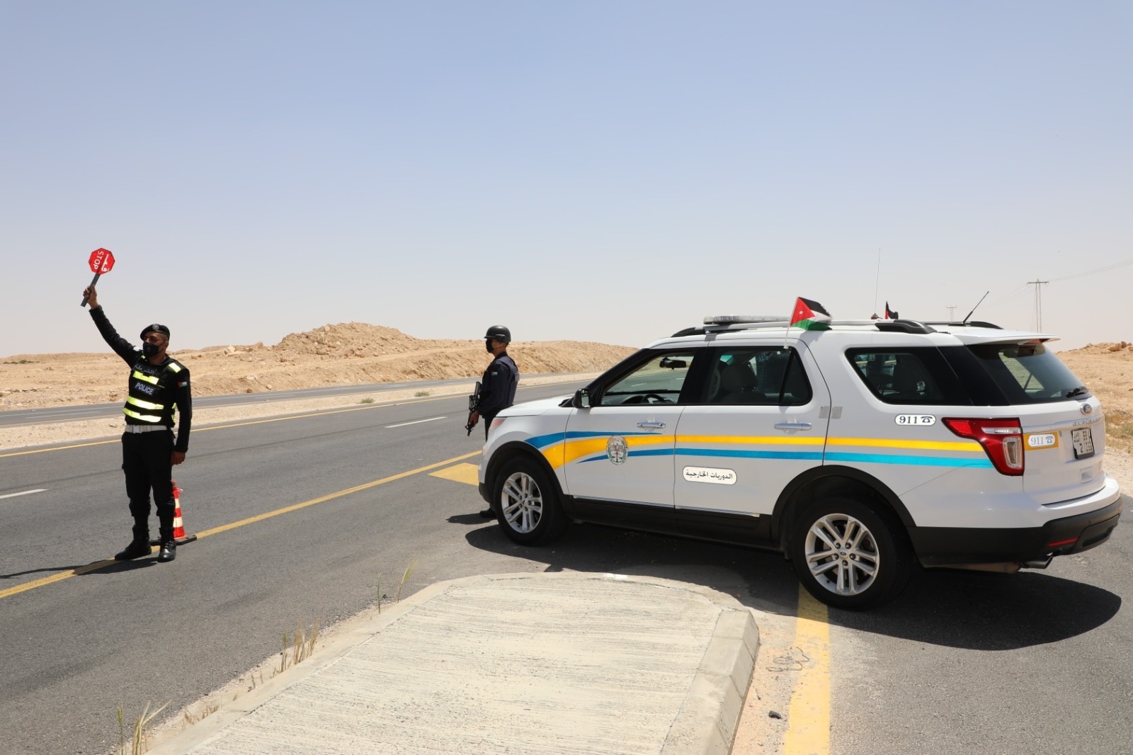 الدوريات الخارجية: جميع الطرق الخارجية سالكة رغم الأجواء الماطرة #بترا 