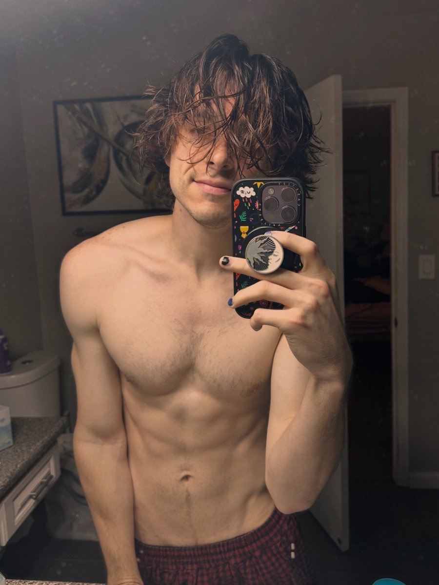 I need a haircut but don’t have the funds so… should i cut it myself?? ✂️