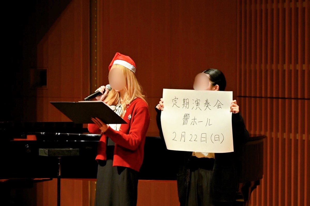 kitakyu_euphony's tweet photo. 12/13（土）にウェル戸畑中ホールにてクリスマスミニコンサートを開催しました！
合唱曲とクリスマス曲を演奏させていただきました♪♪
なんと今回は1.2年生のみのステージで、ホールでの演奏経験がほとんどない団員もいました😳！
ユーフォの定期演奏会は2/22（日）に響ホールで行います✨ https://t.co/XnGQcU4Dyd
