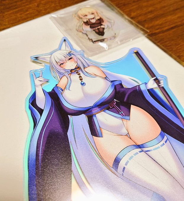 ありがたすぎる事に九反さん(●ktn_kuta)に水葵さまオーロラアクスタのサンプル頂きました!可愛い首輪ちゃんまで……これはエッチすぎるぜ……