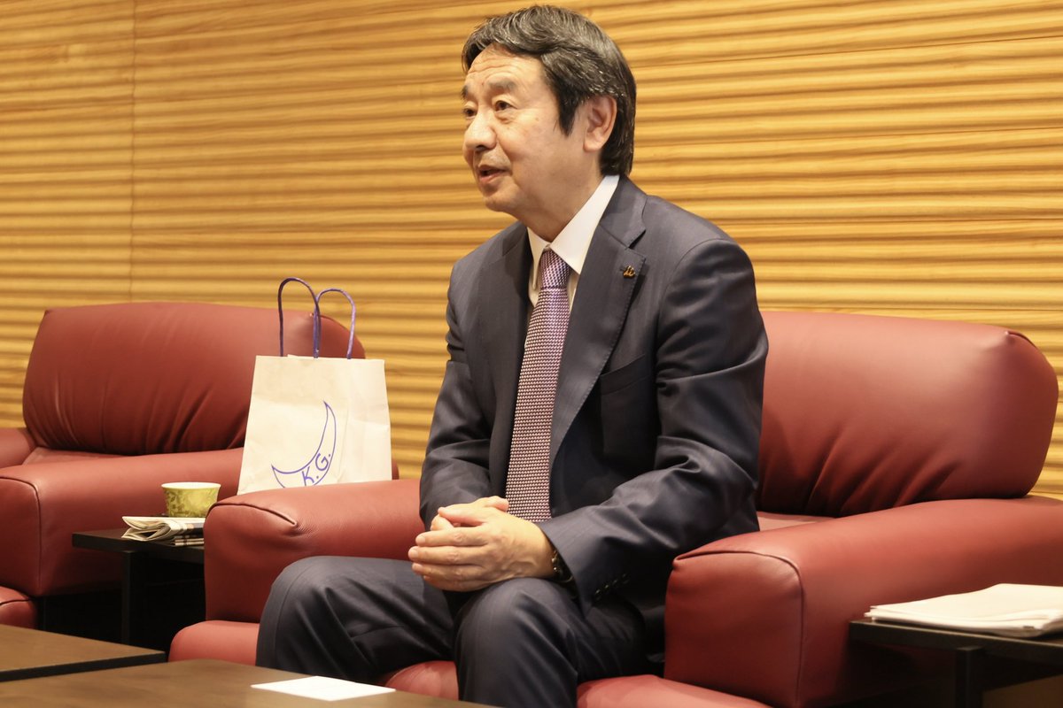 商品を通じてお客様を笑顔に　井村屋グループ大西安樹社長 | 関西学院大学新聞 kgpress.jp/kgnews/6993/
弊部は関西学院大学法学部法律学科のＯＢで、井村屋グループ株式会社代表取締役社長（ＣＥＯ兼ＣＯＯ）である大西安樹氏にインタビューを行った。