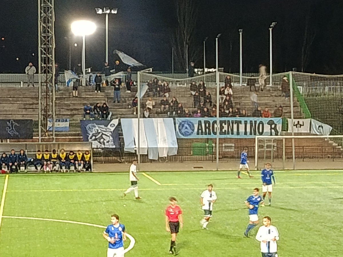 DDFM2_0's tweet image. And @clubargentinoES won it at the death 1-2! Congratulations to them and their excellent opponents @cdretirosur Most of all congratulations to a really supportive crowd for both teams 👏🏻👏🏻

Great start to the second round of the Copa de Aficionados @RFFM_oficial 🎉