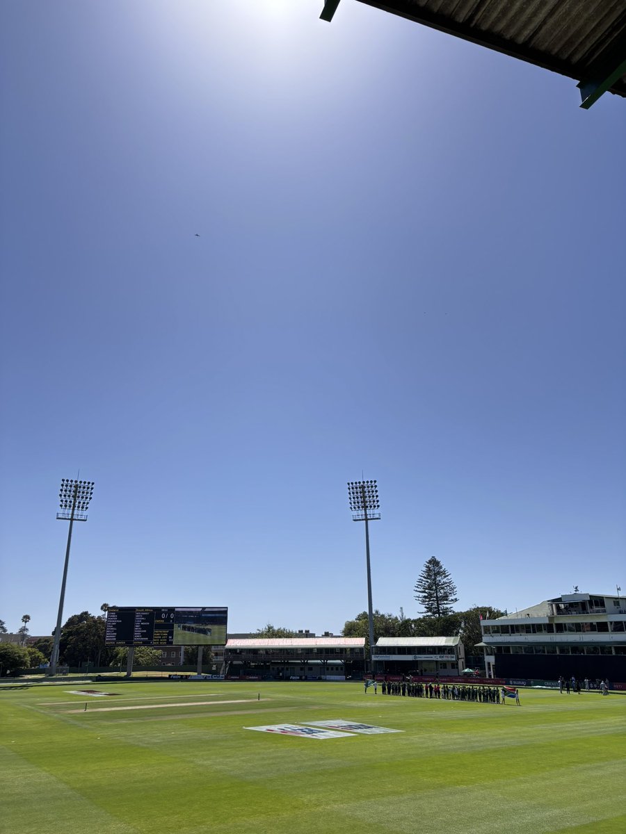 CaitLaReservee's tweet image. I’ve always loved watching and playing cricket; and growing up, my favourite cricket player was Shaun Pollock, now it’s Laura Wolvaardt 🐐 Yesterday I got to meet her and take a picture with her 😭 representation in sport really does matter! #proteaswomen