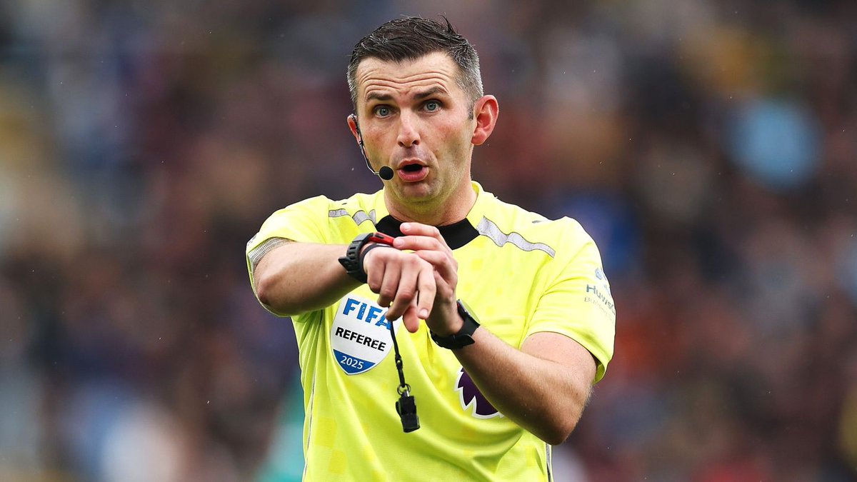 mufcytp's tweet image. 💣🚨🚨OFFICIAL: Michael Oliver is the referee for Aston Villa vs Manchester United this Sunday.

[@premierleague]

He denied 2 blatant penalties vs Brighton as VAR, awarded the softest penalty against De Ligt vs West Ham, &amp;amp; sent off Dalot vs Liverpool for winning a throw-in. 😱