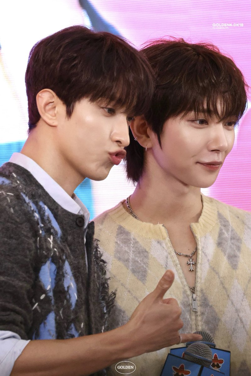 Pose lucuu bersama Abi dan Satya di Mister Potato M&amp;G 🤙🏻😗🤙🏻😊