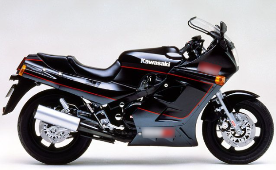 欲しかったけどあまりに世の流れが早すぎた。 FZR買って油冷11に変えて