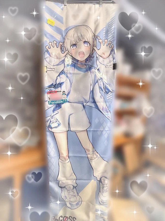 ファンダムアキバ です🐧⚡️ 只今、当店5Fにて #ReGLOSS コーナーが