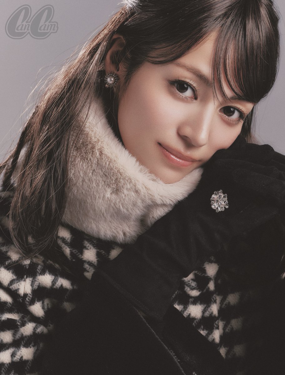 oricon's tweet photo. 楓、歴代最長12年間務めた
CanCam専属モデル卒業💐
ラスト表紙は“平成KAWAII”

2013年にE-girlsの活動と並行して加入
山下美月、加藤史帆、生見愛瑠や
事務所の社長・HIROからのメッセージも💌
https://t.co/Z1jaueTmQn

#楓 https://t.co/BG1KN757oq