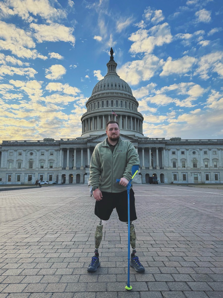SymorozOfficial's tweet photo. Тред про поїздку в Омерику 👇

Багато чую питань про Америку – «та про що ти з ними говориш? Вони нас кинули». Це місцями справедливе обурення. Повірте в середині я відчуваю не меншу злість на те, що сьогодні відбувається з підтримкою України від уряду Сполучених Штатів, в мене є причини на такі почуття, думаю ви розумієте чому…