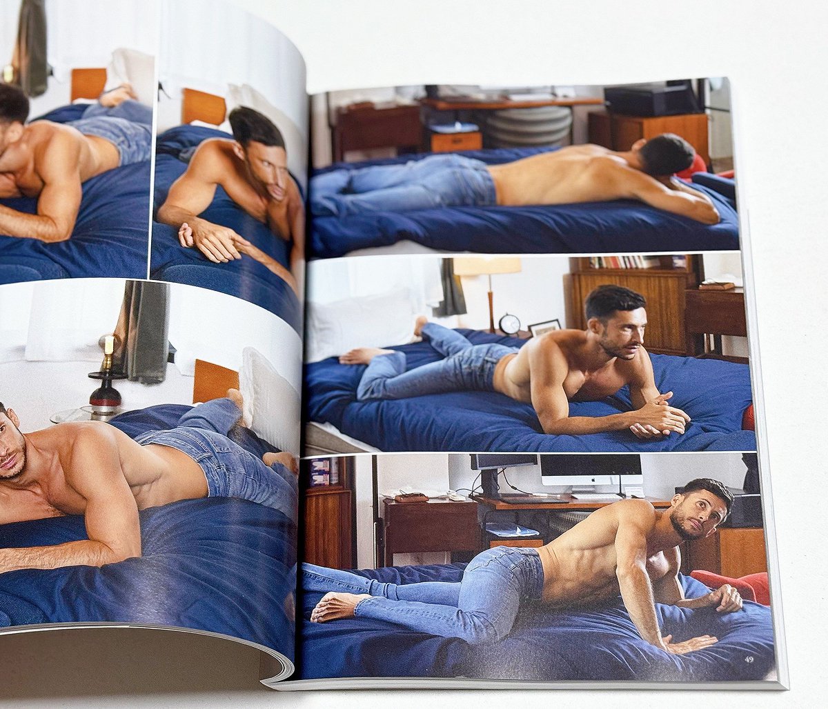 📚마루사 편집부 <근육 묘사를 위한 남성 포즈집>
남캐 그릴 때 왜 이렇게 몸이 딱딱하지? 했던 분들!
무조건 외워서 그리려 했기 때문일지도 몰라요.😢
그럴 땐 명칭보다 근육의 섬세한 움직임과 모양을 먼저 보게 하는 이 포즈집 추천! 
일전에 소개드린적 있었는데 드디어 국내 출간됐어요!😆💪