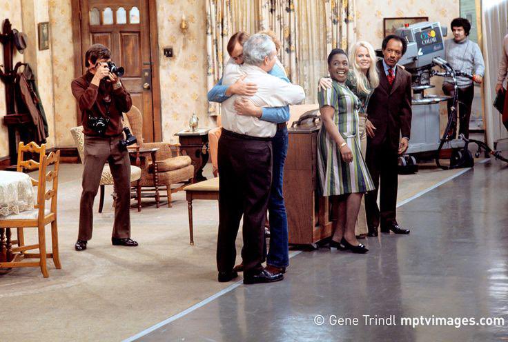 alisonmartino's tweet image. Carroll O'Connor, Rob Reiner, Isabel Sanford, Sally Struthers, and Sherman Hemsley on the set of ALL IN THE FAMILY taped at Television City. Seeing this image of Carol and Rob hugging is quite moving.   

photo Gene Trindl @mptvimages