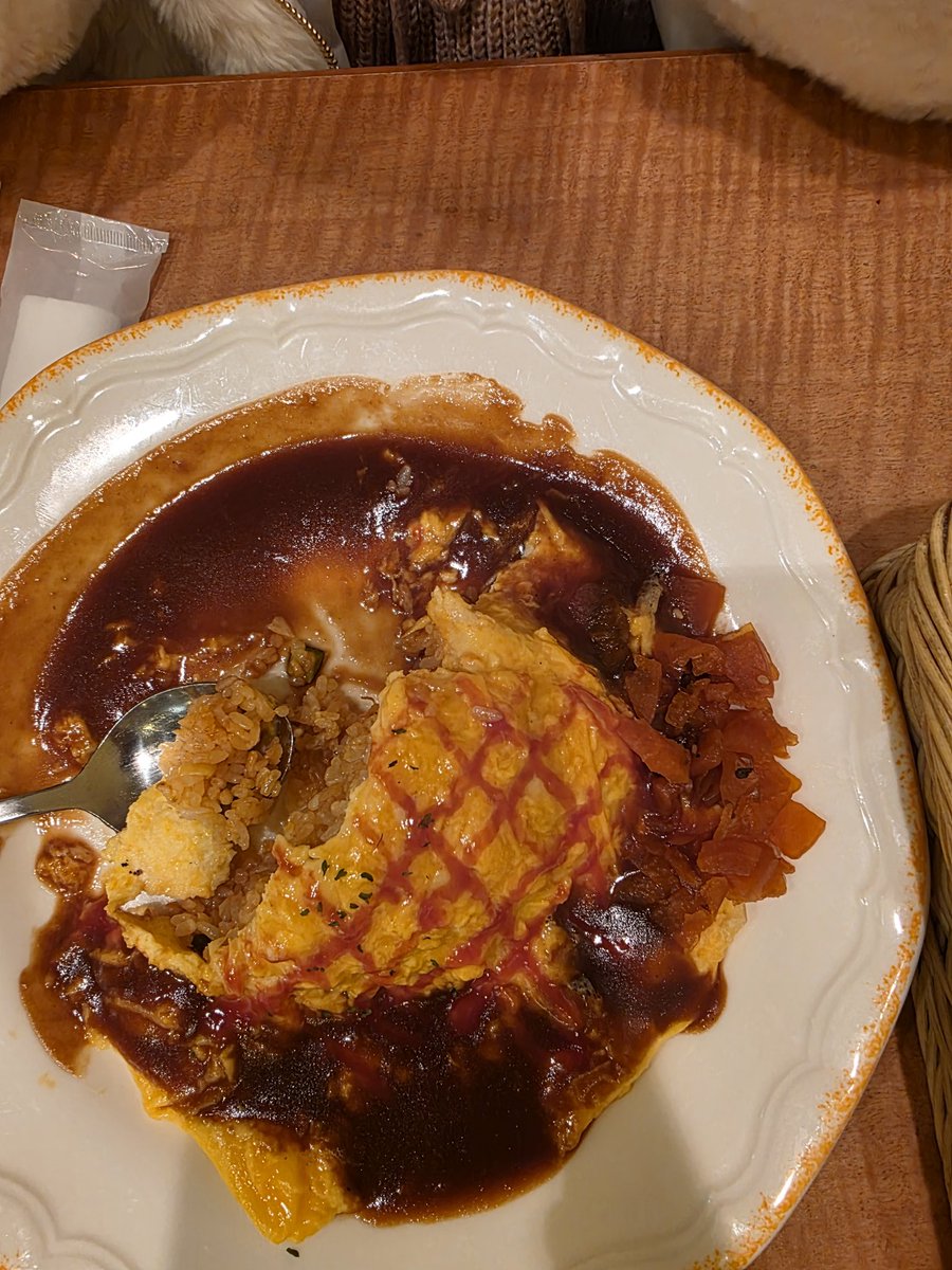 그리고 김이플 또 호기롭게 시키더니 이거 남았을 때 배부르다고 함ㅋㅋ 그러고 더 먹긴 했는데 결국 남겼대요 남겼대요