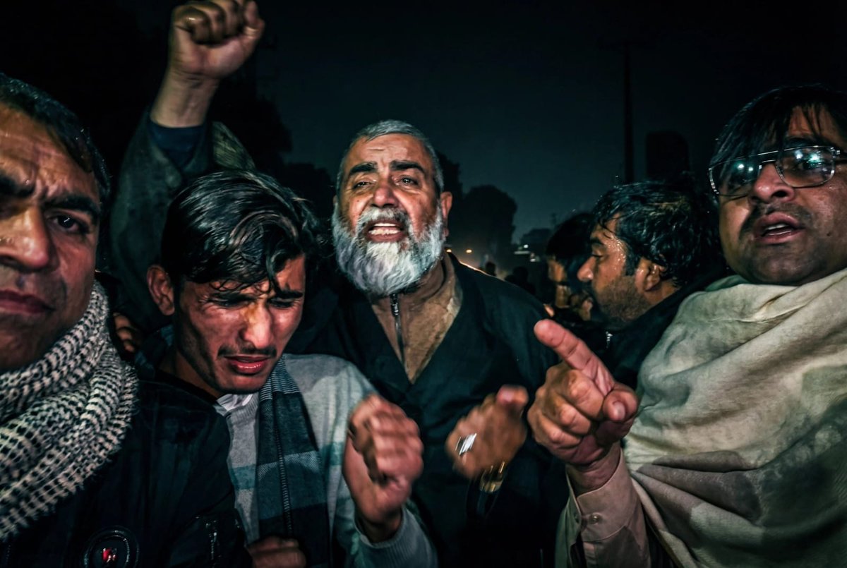 اے حاکم وقت تمہیں ان انکھوں میں خوف نہیں ملے گا ۔  بلکہ امید ملے گی ۔ وطن کی محبت ، آئین و قانون کی سربلندی کا جذبہ ملے گا۔  مزاحمت زندہ باد
