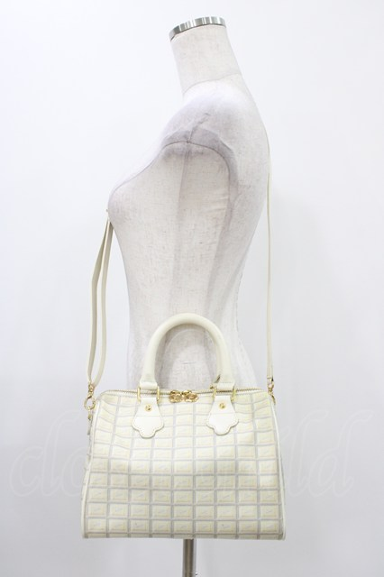 Q-pot. / ホワイトチョコレート・ミニボストンバッグ 20,900円(税込) Q