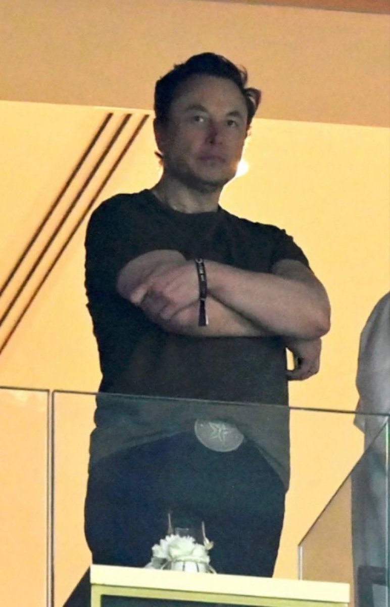 𝖈𝖔𝖒𝖒𝖊𝖓𝖙𝖆𝖗𝖞•🇺🇸MR X NEWS🇺🇸 tweet media