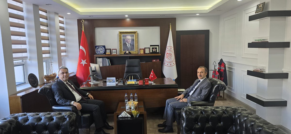 Samsun İl Kültür ve Turizm Müdürü Sn. Süleyman DEMİRTAŞ, Bölge Müdürümüz Sn. Muhtesin SEVİNÇ'i makamında ziyaret etmiştir. Bölge Müdürümüz nazik ziyaretinden dolayı duyduğu memnuniyeti  ifade etmiş ve çalışmalarında başarılar dilemiştir. <a href="/SamsunKultur/">Samsun Kültür ve Turizm Müdürlüğü</a>