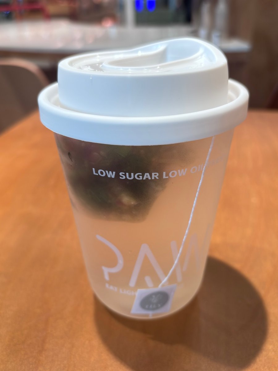 palmerdebra's tweet photo. While waiting for time to board the coach to Malaysia, I sat at a cafe and tried their flower tea because it was the only thing that’s not sweet. And what a waste of money. Tasted like plain water with a hint of grass! 🤨
#travel #flowertea https://t.co/HBOH62eXbQ