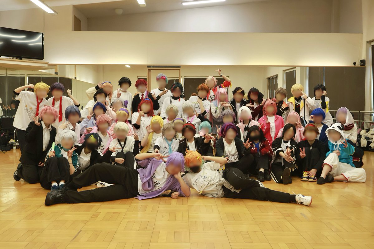 ⚠︎︎捏造＆歌みた衣装，パフォ後の為キャラ被り有

初主催の運動会ありがとうございました🙂‍↕️✨️
カメラマンさんや早退メンバーを含め総勢54名での大型企画でしたが、みなさんのお陰で無事に完走することができました💗
心に残る思い出になれていますように。

#輝け冬の虹色運動会1206