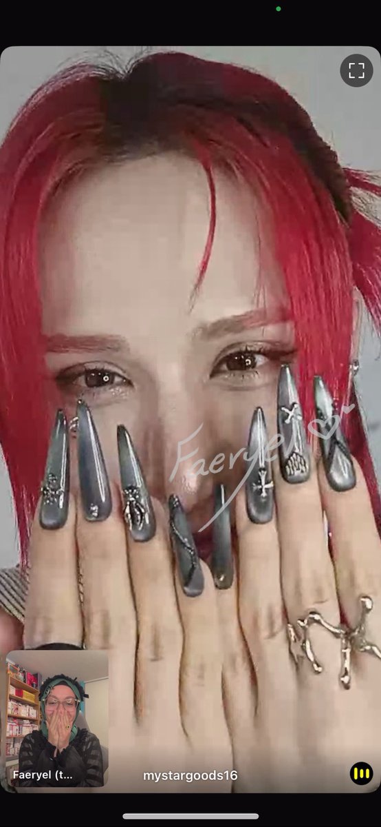 coeuralafraise's tweet photo. XLOV proudly showing me their pretty new nails https://t.co/XndEToXWgO