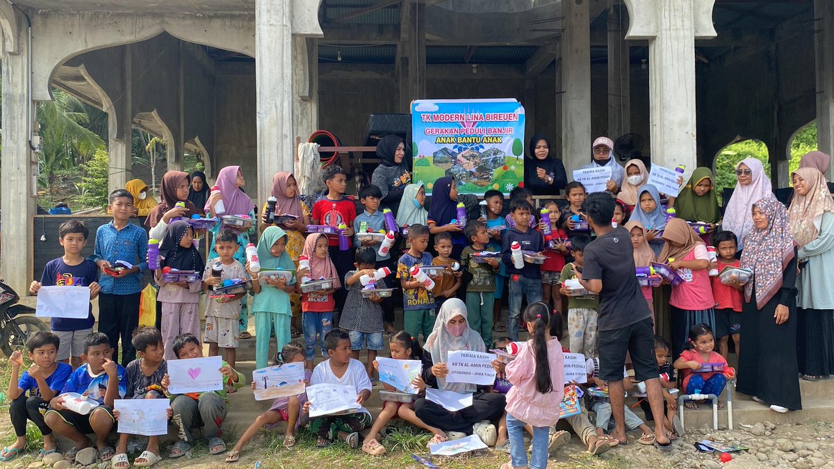 uing3210's tweet photo. Dalam  penanggulangan bencana di Sumatera, seluruh TPP bergerak ikut membantu masyarakat pada berbagai posko &amp; penyaluran bantuan dri berbagai kelompok ms
#KemendesPDTPeduliBencana
#MenteriDesaPeduliBencanaSumatera
#PendampingDesaPeduliBencana
@prabowo
@YandriSusanto
@ArizaPatria https://t.co/QrqHNECNRB