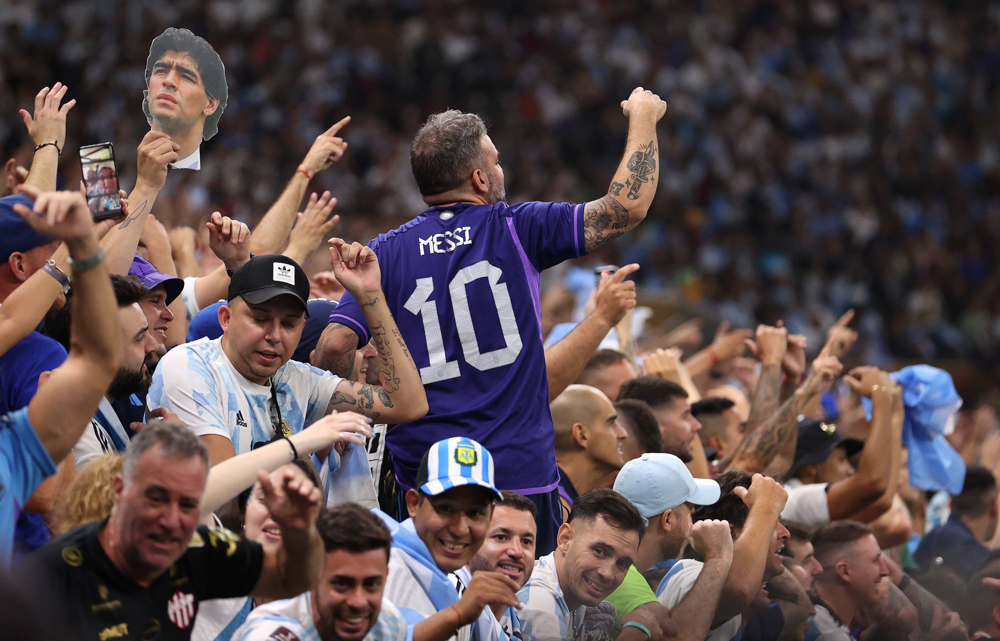 الاتحاد الدولي لكرة القدم يطرح فئة أسعار جديدة لمشجعي المنتخبات المتأهلة لكأس العالم 2026. قيمة تذاكر مشجعي المنتخبات المشارِكة تبلغ 60 دولاراً أمريكياً لكل تذكرة وهي متاحة لجميع المباريات الـ104 