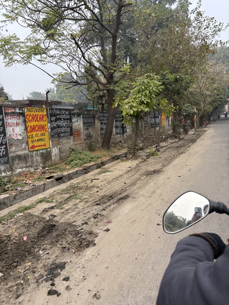 its_atulpatel's tweet photo. मुस्कुराइए आप लखनऊ में है ।
ये स्तर है लखनऊ नगर निगम की सफ़ाई का
समझ नहीं आ रहा सफ़ाई की है या गंदा किया है 
पैदल तो यहाँ से चलना ही मुस्किल है।
स्थान - कर्बला मार्केट, मीना बेकरी, राजाजीपुरम https://t.co/qs7b83Cfvt