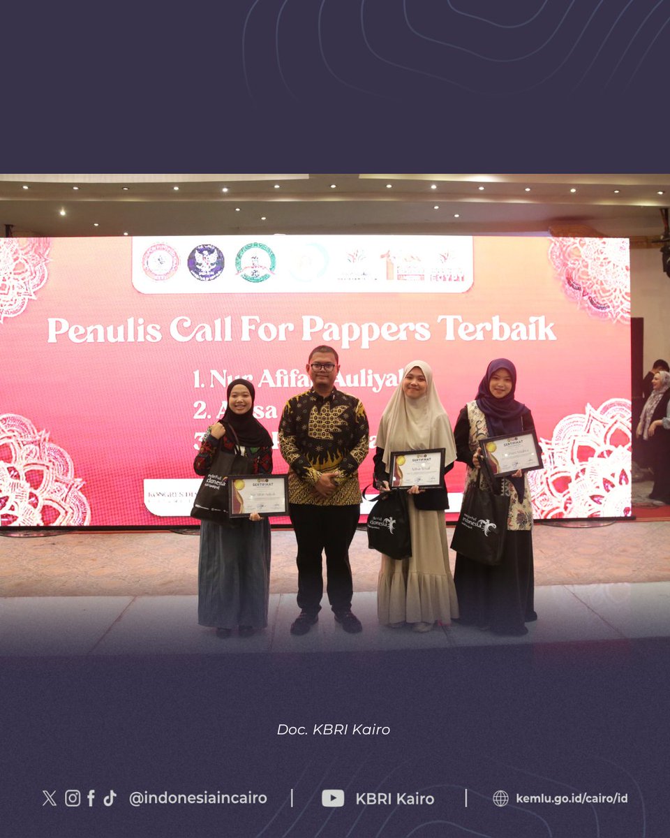 IndonesiaCairo's tweet photo. Kongres ini memperkuat jejaring diaspora Indonesia di Mesir dan membangun fondasi pembinaan diaspora yang lebih terorganisir dan berkelanjutan.
#inidiplomasi
#kbrikairo https://t.co/newH2MAd4h