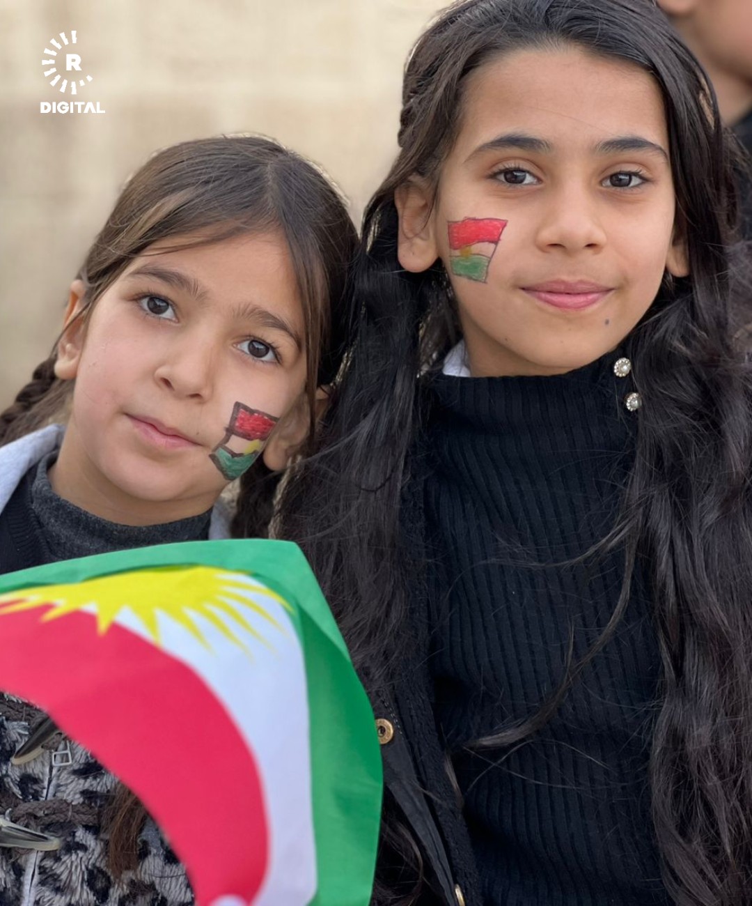 تلاميذ في كركوك يحتفلون بيوم العلم الكوردستاني مرتدين الزي الكوردي التقليدي. صور - هردي محمد - رووداو 