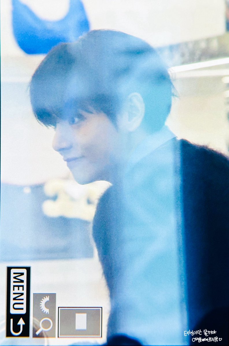 251217 셀린느 
아니 진짜루 너무 귀엽자나ㅠㅠ김태형💜💜
#태형 #뷔 #V #bts #방탄소년단 <a href="/BTS_twt/">방탄소년단</a>