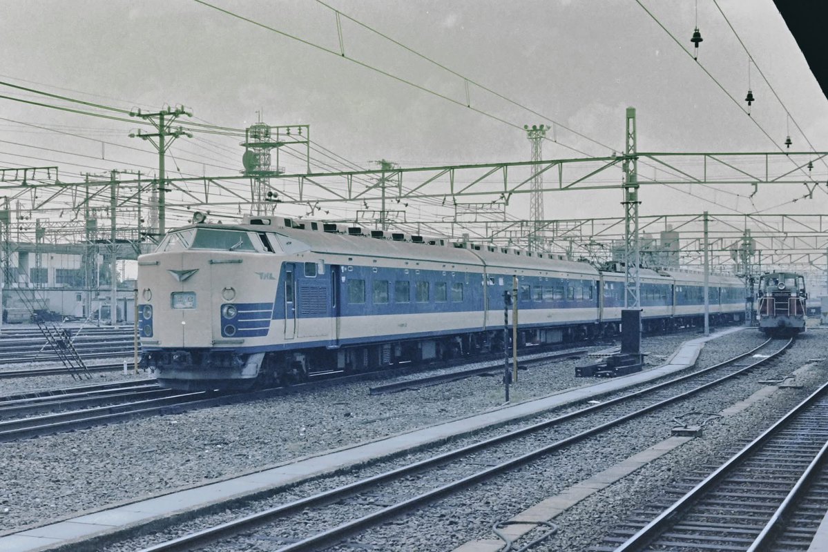 1979年夏ごろ 京都駅には一日中いたと思います。奈良線はまだキハ30系
