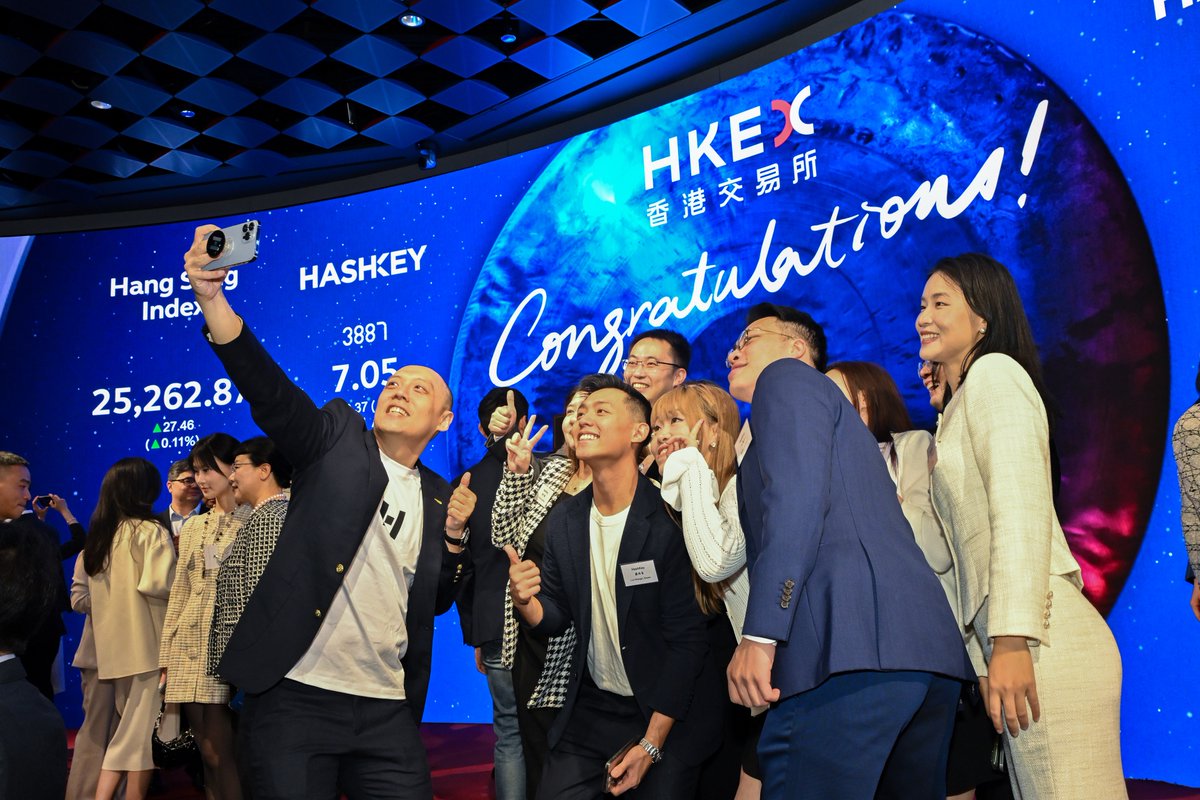 HKEXGroup's tweet image. Welcoming HashKey Holdings Limited (3887) to Hong Kong’s markets today! @HashKeyGroup offers a licensed #DigitalAsset platform providing transaction facilitation services, on-chain services, and asset management services. Congratulations on the #IPO!