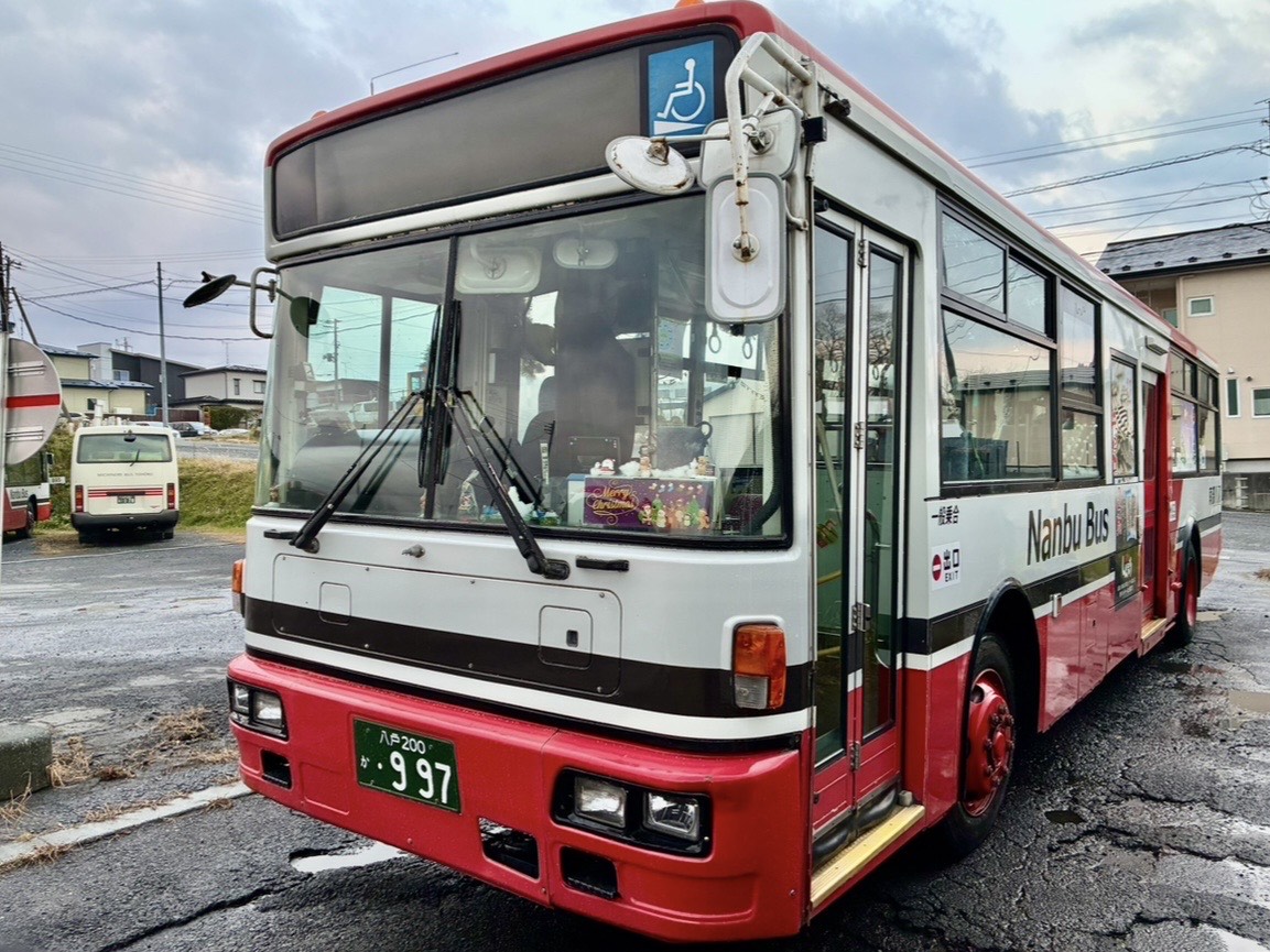 こんにちは、997号車です🚌 バスを見かけたら行き先表示に注目