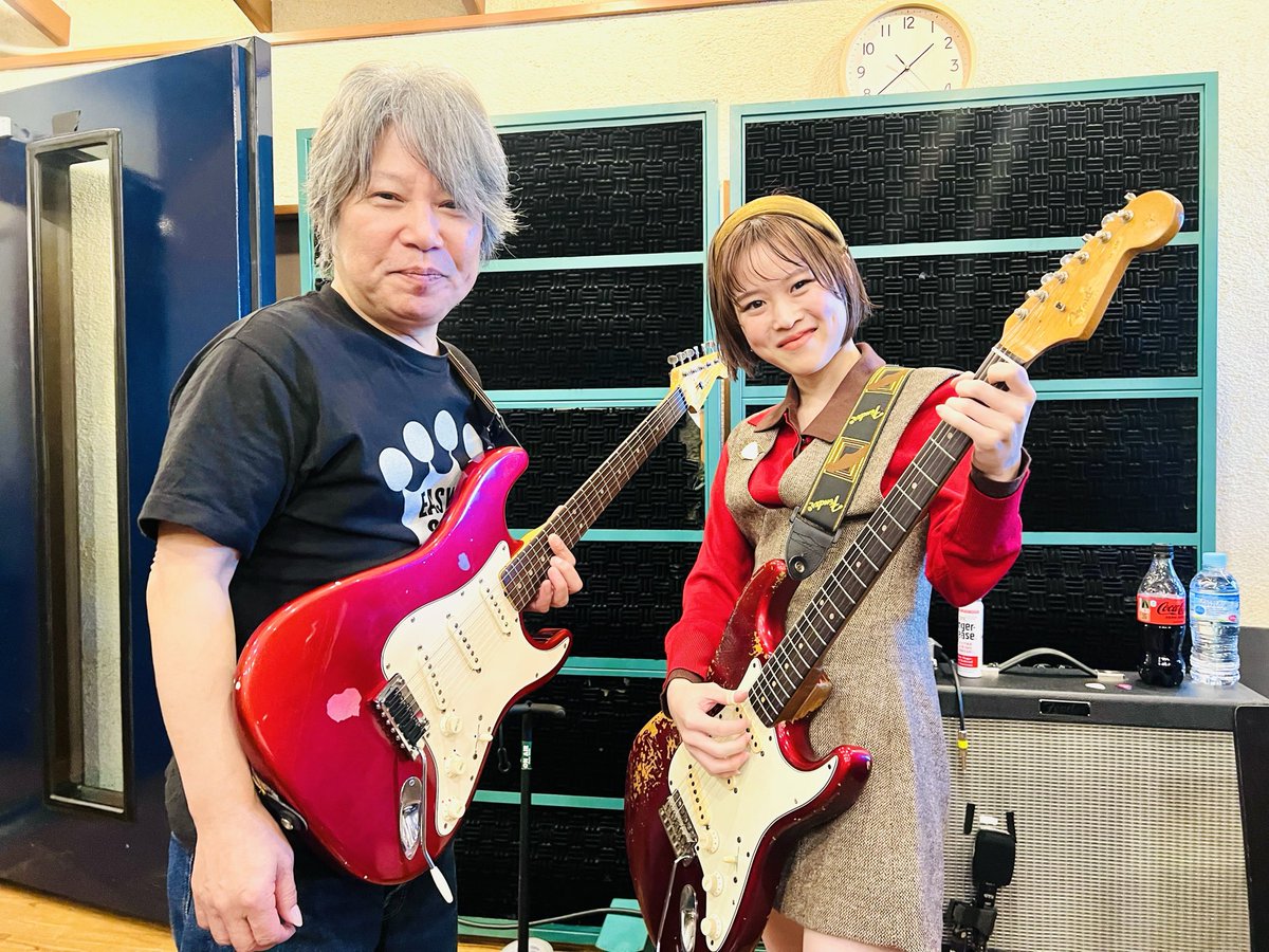 ReinyRecords's tweet image. 《GIGS》いよいよ今週末12月20日（土）21日（日）Rei presents “JAM! JAM! JAM!” 2025 が開催！
リハーサルでの #佐橋佳幸 さんとの2shotをお届け。佐橋さんをゲストに迎える12月20日は Guitar × Guitar と題してこの日しか聴けないギターチューンをたっぷりお届けします。お見逃しなく🍇

TICKETS:…