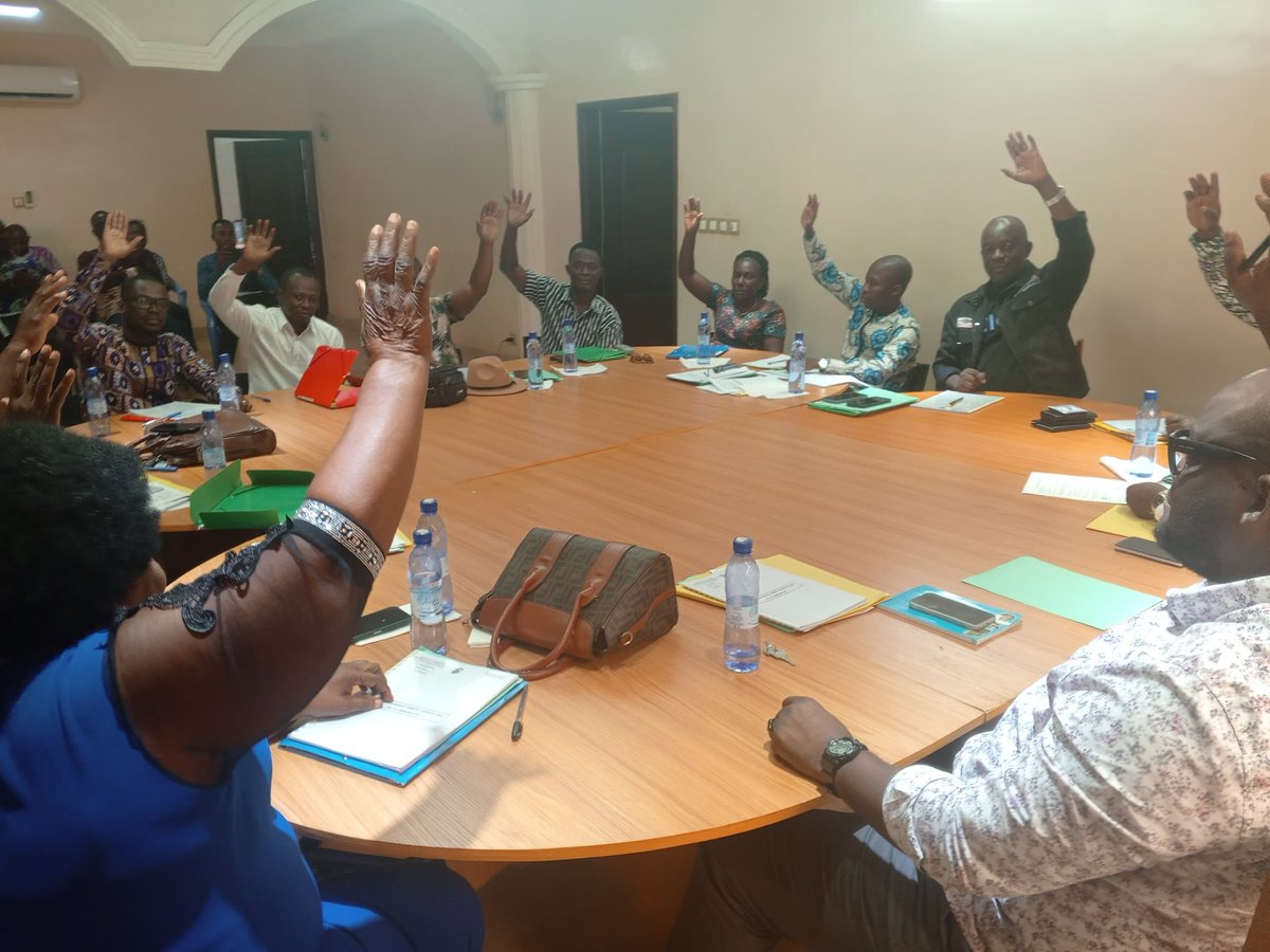 Commune AVE 1 tweet media