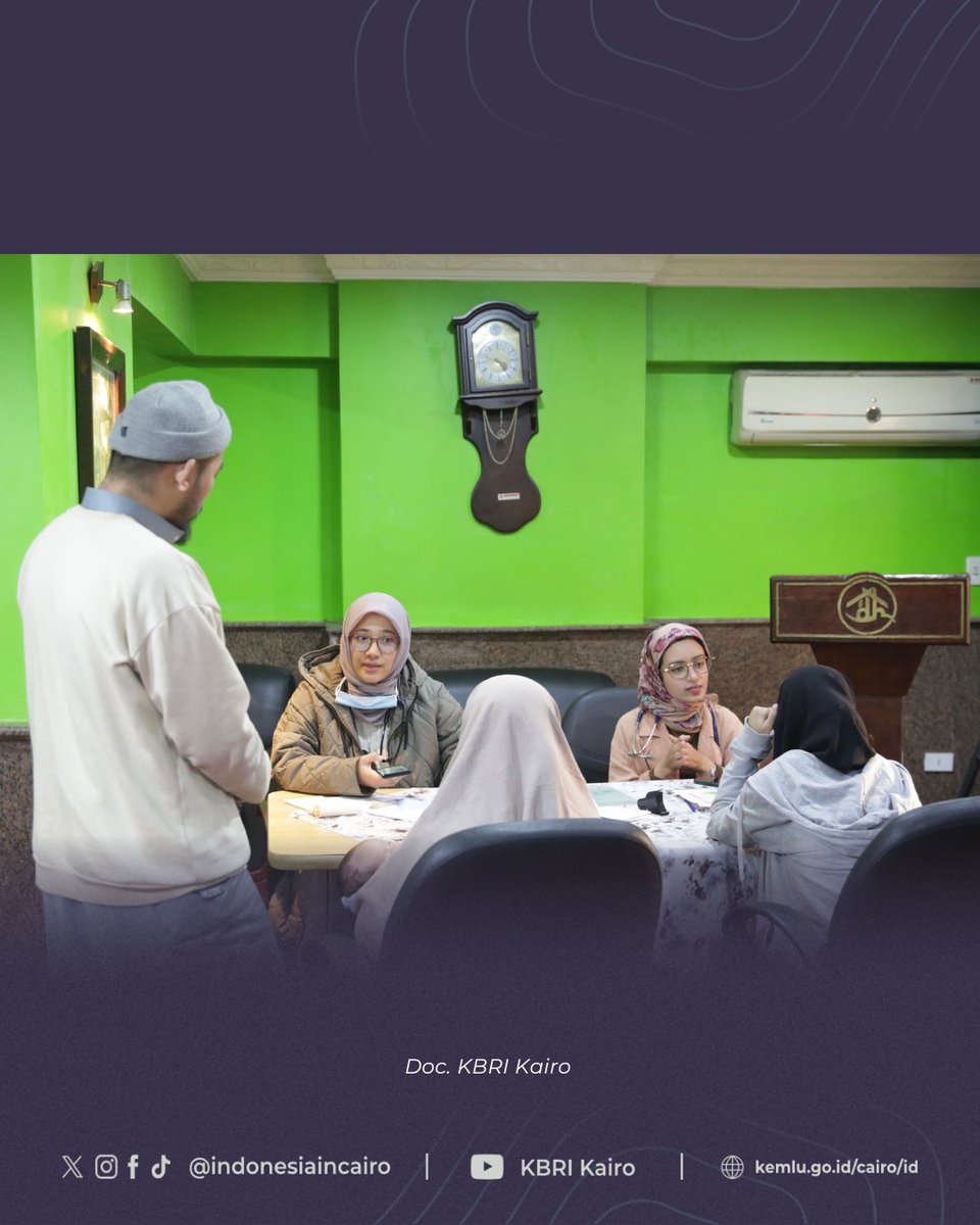IndonesiaCairo's tweet photo. Korfung beserta PF Fungsi Protokol dan Konsuler, Ketua DWP KBRI Kairo Ibu Tenri Rauf, serta ketua WIHDAH PPMI Mesir beserta jajarannya. https://t.co/oHrRF8jWny