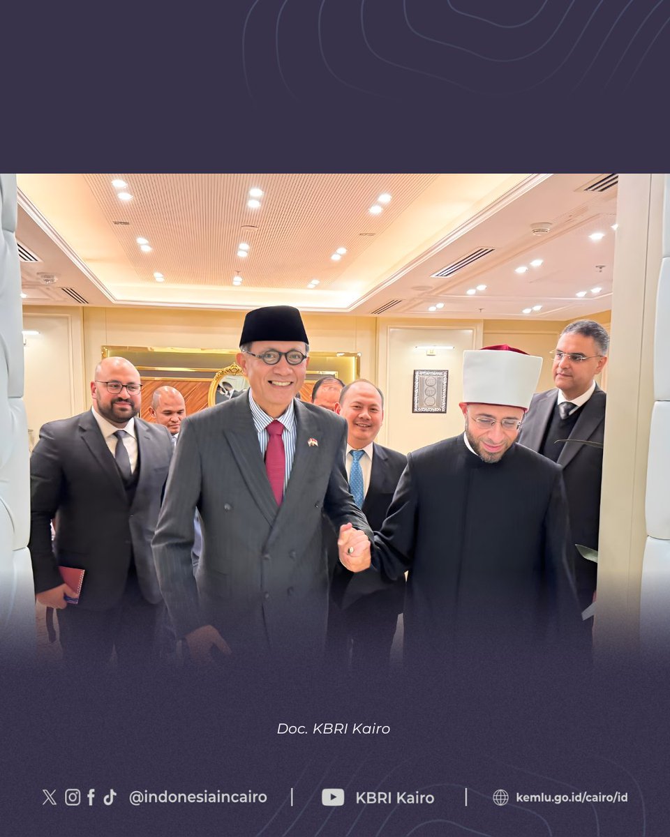 IndonesiaCairo's tweet photo. Pertemuan tersebut membahas kilas balik hubungan bilateral Indonesia–Mesir serta berbagai upaya strategis untuk memperkuat dan meningkatkan kerja sama kedua negara ke depan di berbagai bidang yang menjadi kepentingan bersama. https://t.co/gmxQz06zKx