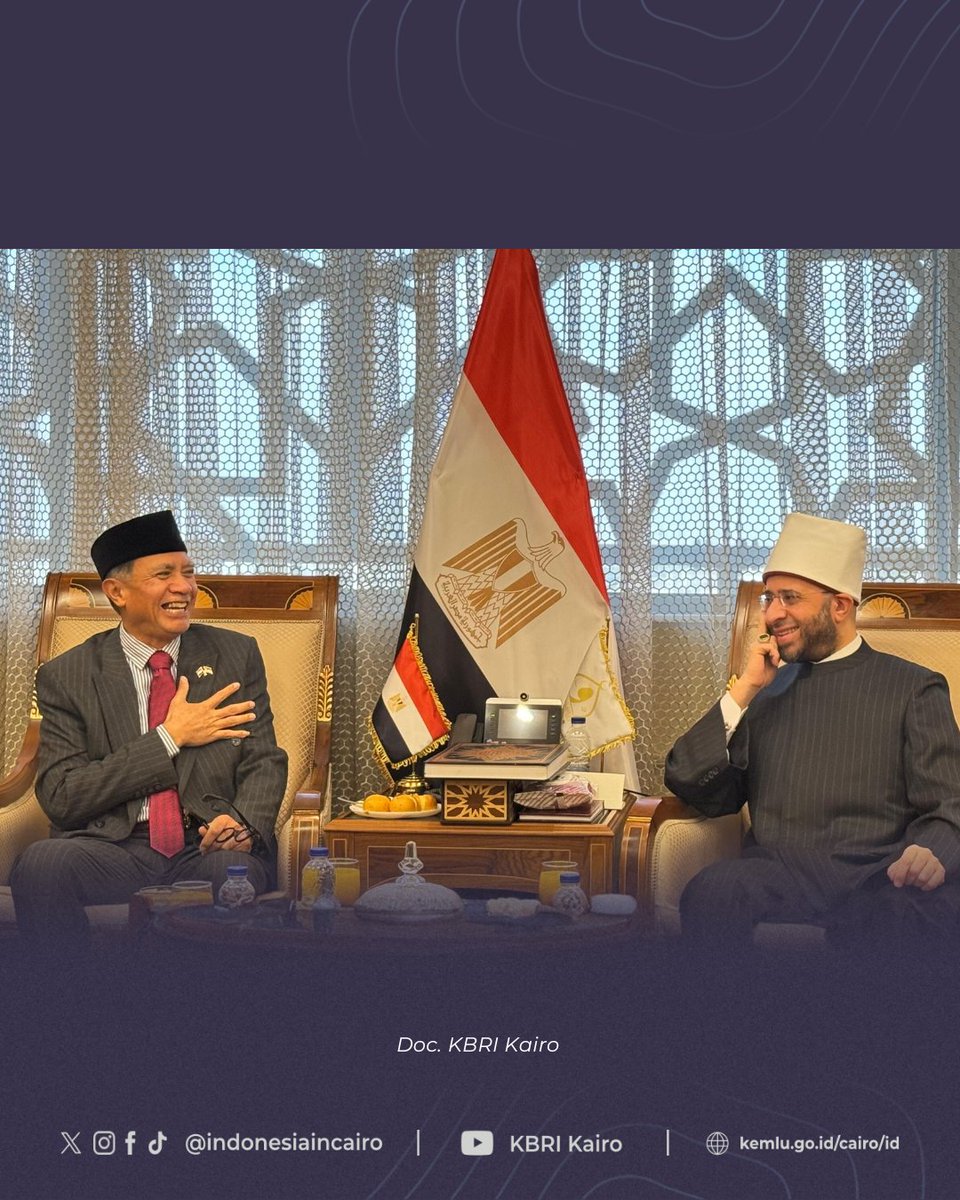IndonesiaCairo's tweet photo. Pertemuan tersebut membahas kilas balik hubungan bilateral Indonesia–Mesir serta berbagai upaya strategis untuk memperkuat dan meningkatkan kerja sama kedua negara ke depan di berbagai bidang yang menjadi kepentingan bersama. https://t.co/gmxQz06zKx