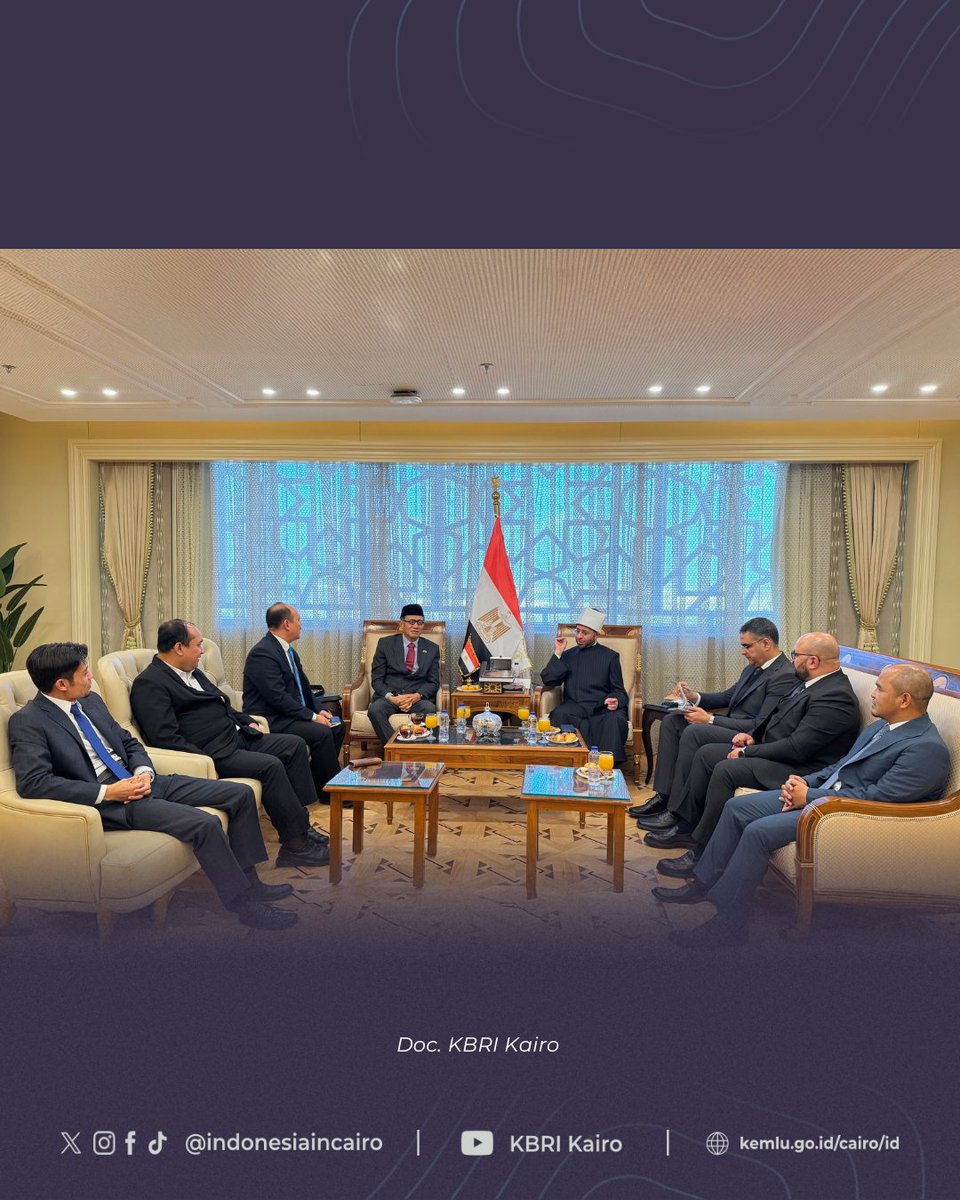 IndonesiaCairo's tweet photo. Pertemuan tersebut membahas kilas balik hubungan bilateral Indonesia–Mesir serta berbagai upaya strategis untuk memperkuat dan meningkatkan kerja sama kedua negara ke depan di berbagai bidang yang menjadi kepentingan bersama. https://t.co/gmxQz06zKx