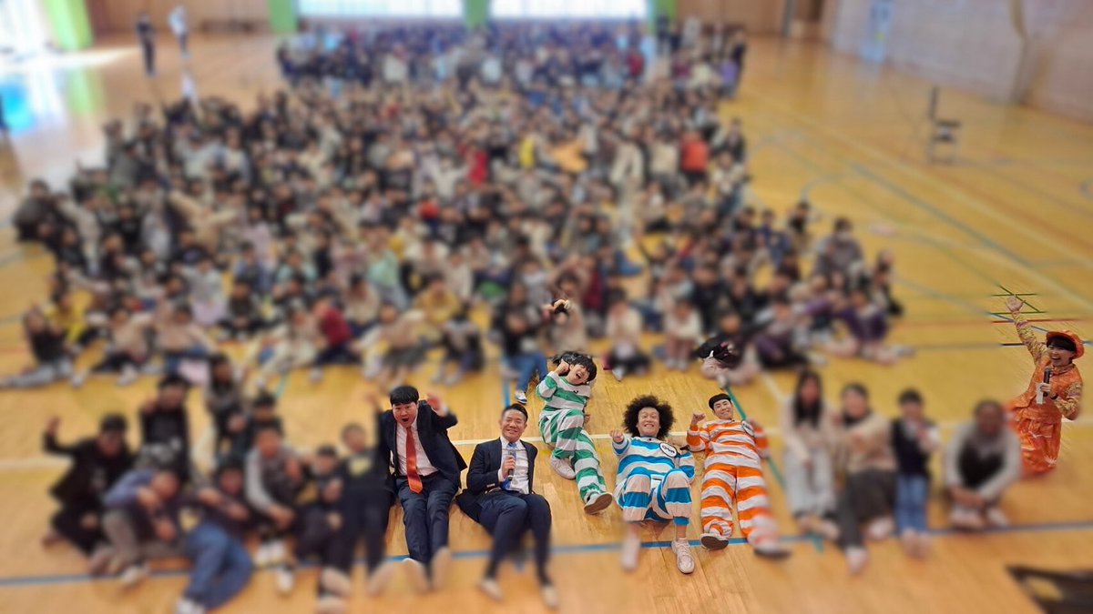 今日は、まる子さんとハンジロウのお二人と東京都の小学校へお邪魔