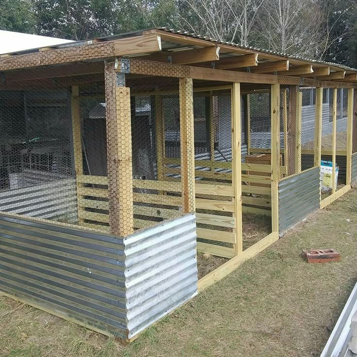 HOW TO CONSTRUCT A POULTRY HOUSE 🏘️🐓🐔!

PART 1:

Commercial chicken farming requires a high level of expertise, understanding, and commitment to be successful.

Whilst it’s important to emphasize the need for excellent flock management at all times, something that comes with