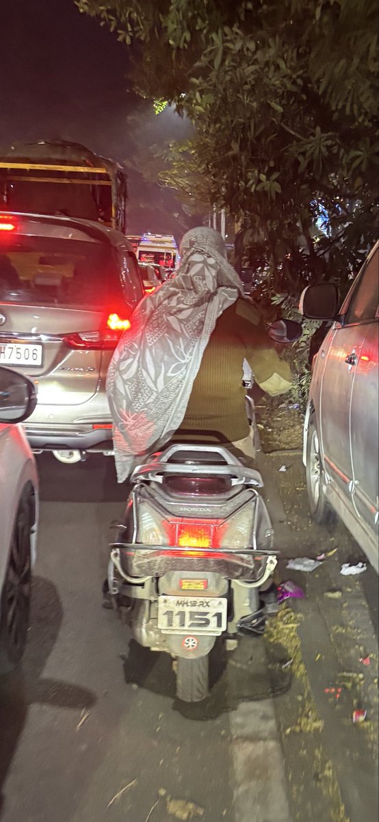 SINGHAM SPOTTED !

<a href="/CPPuneCity/">CP Pune City Police</a> 
This is Unacceptable &amp; Unfair how the department itself refrains from following the rules.
School your cops first !

1. No Helmet
2. Fancy Number Plate
3. Police Sticker for what?

📍 JM Road
MH12RX1151

<a href="/PuneCityTraffic/">पुणे शहर वाहतूक पोलीस</a> 
Kindly take strict action.