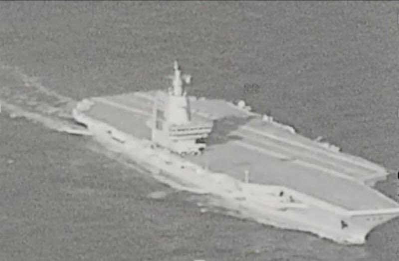 taipei_times's tweet photo. The military has spotted China's new aircraft carrier, the Fujian, for the first time since it was commissioned making a transit through the Taiwan Strait and released a surveillance photograph of it
https://t.co/poVSWvMNY2
Photo: MND https://t.co/6FwpDWWVGi