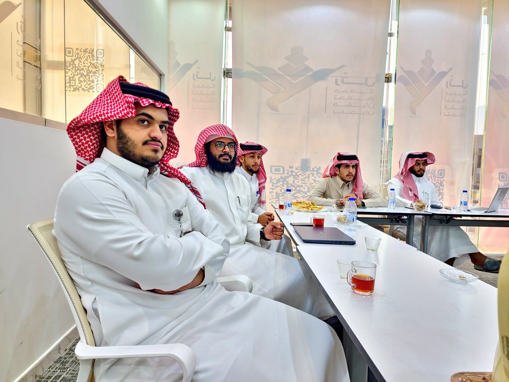 #جمعية_رتل_نجران تستضيف لقاء برنامج #تمكين_التطوع ، وذلك ضمن جهود #جمعية_جسور في تطوير وتمكين الجهات غير الربحية، وبدعم كريم من منصة إحسان  ومؤسسة السبيعي الخيرية.
تضمنت اللقاءات ورشة عمل متخصصة في إعداد #الخطة_التشغيلية لرفع كفاءة العمل التطوعي وتحقيق المستهدفات. 
#نجران_الآن