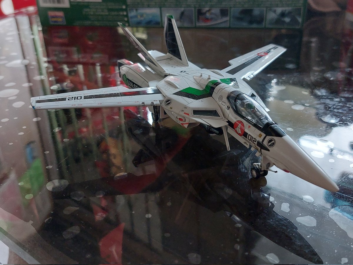 Completed the VF-1A skull squadron ver. Hayao Kakizaki. Missiles